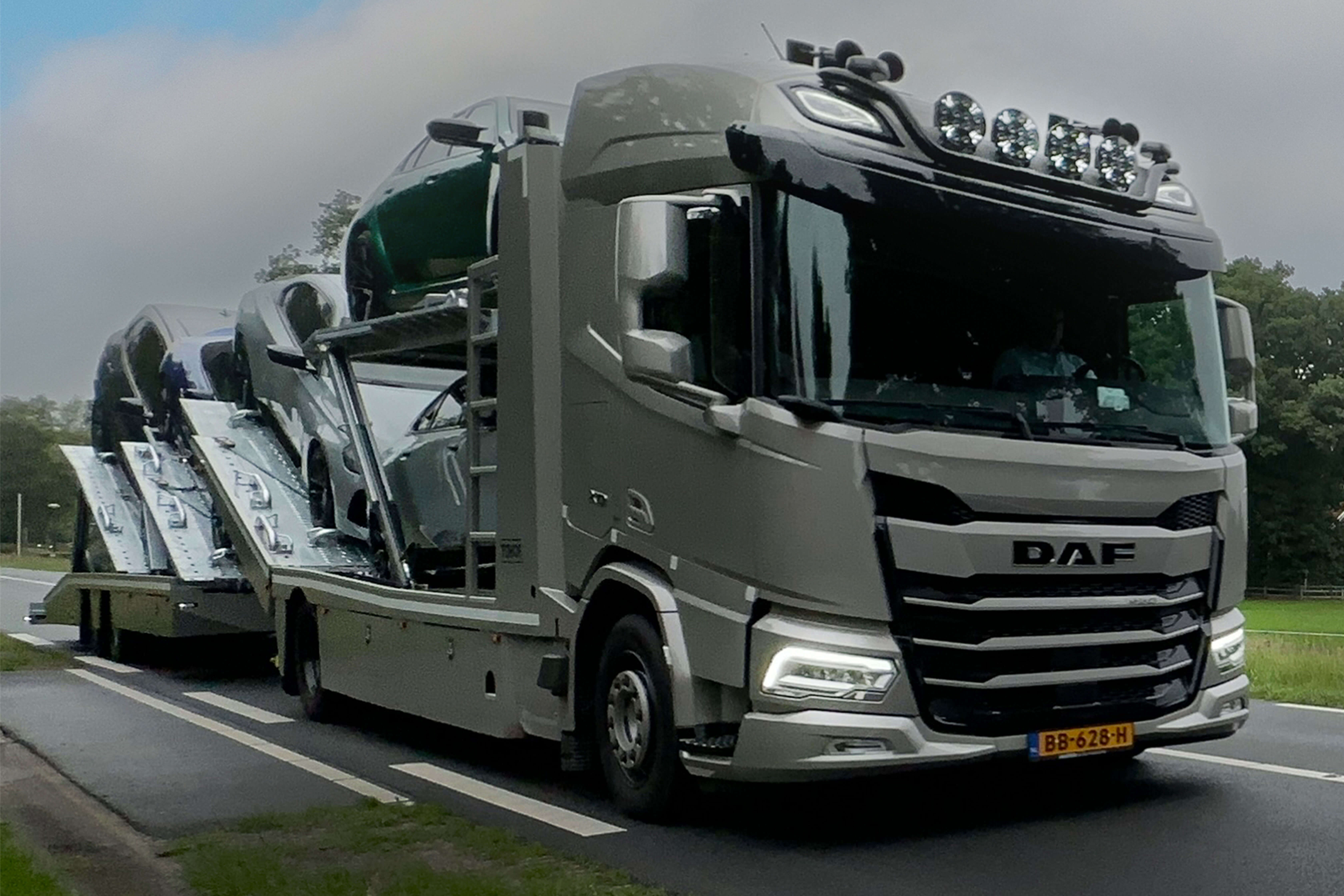 WerkenbijAutoHaarhuis_0000_DAF-Tijhof-transporter