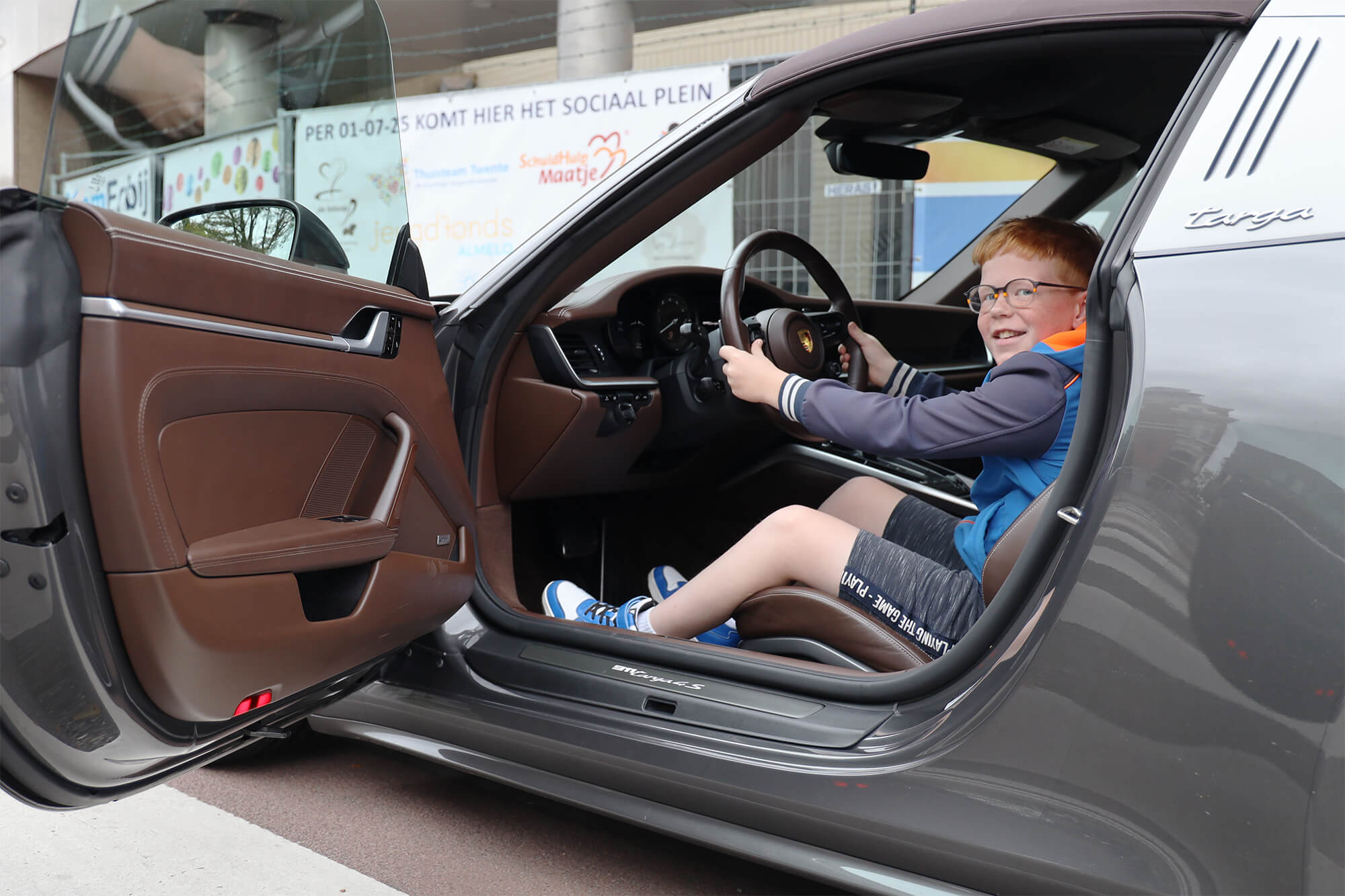 Luuk-Porsche-Reclamekaravaan-Profronde-AutoHaarhuis