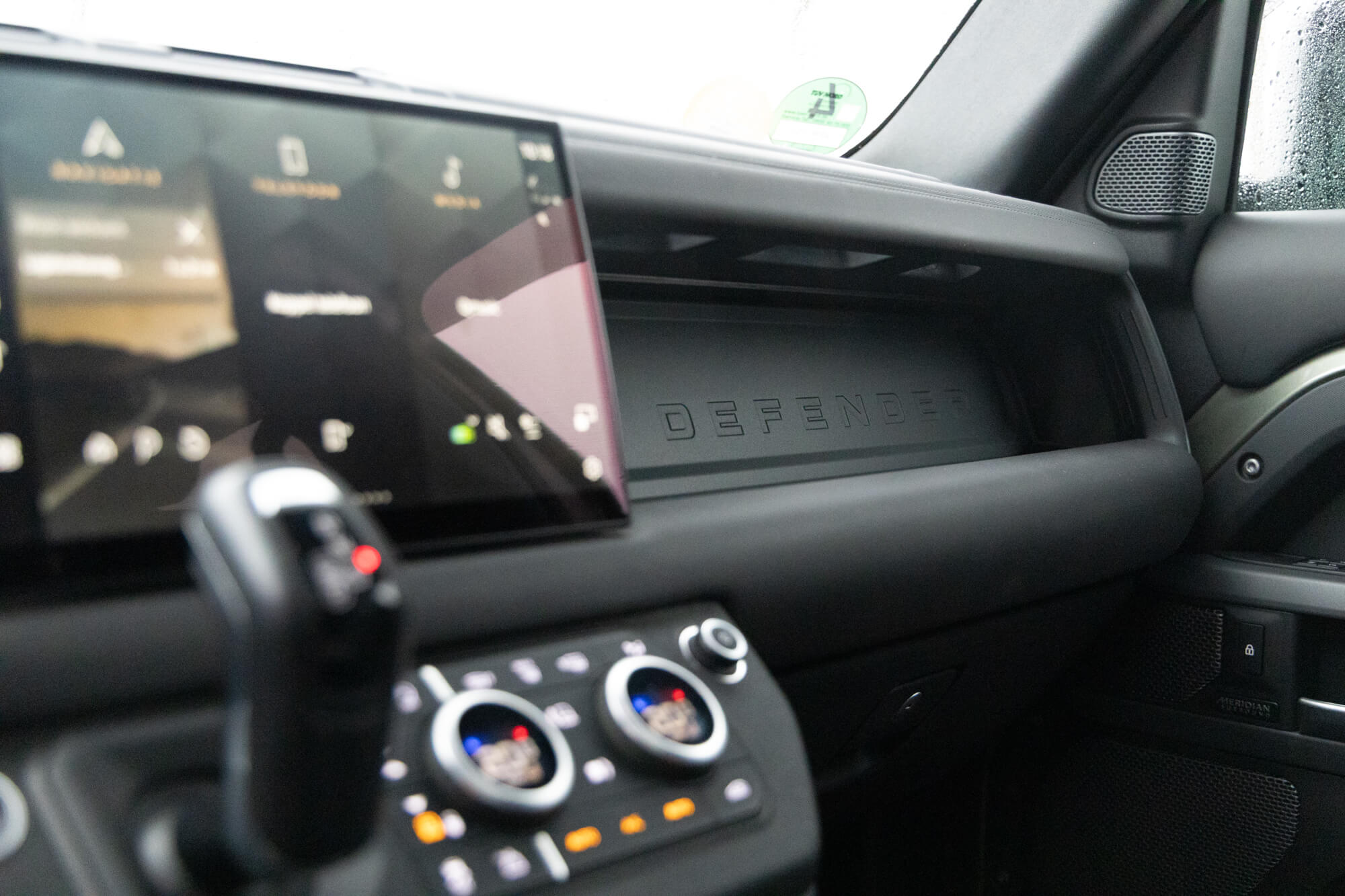 AutoHaarhuis-dashboard-Land-Rover-Defender-2022