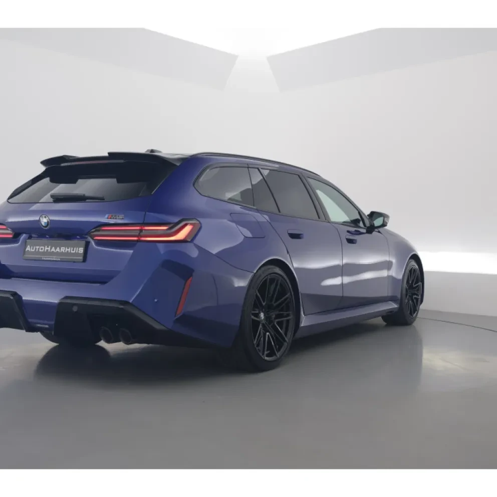 BMW M5 blauw studio 