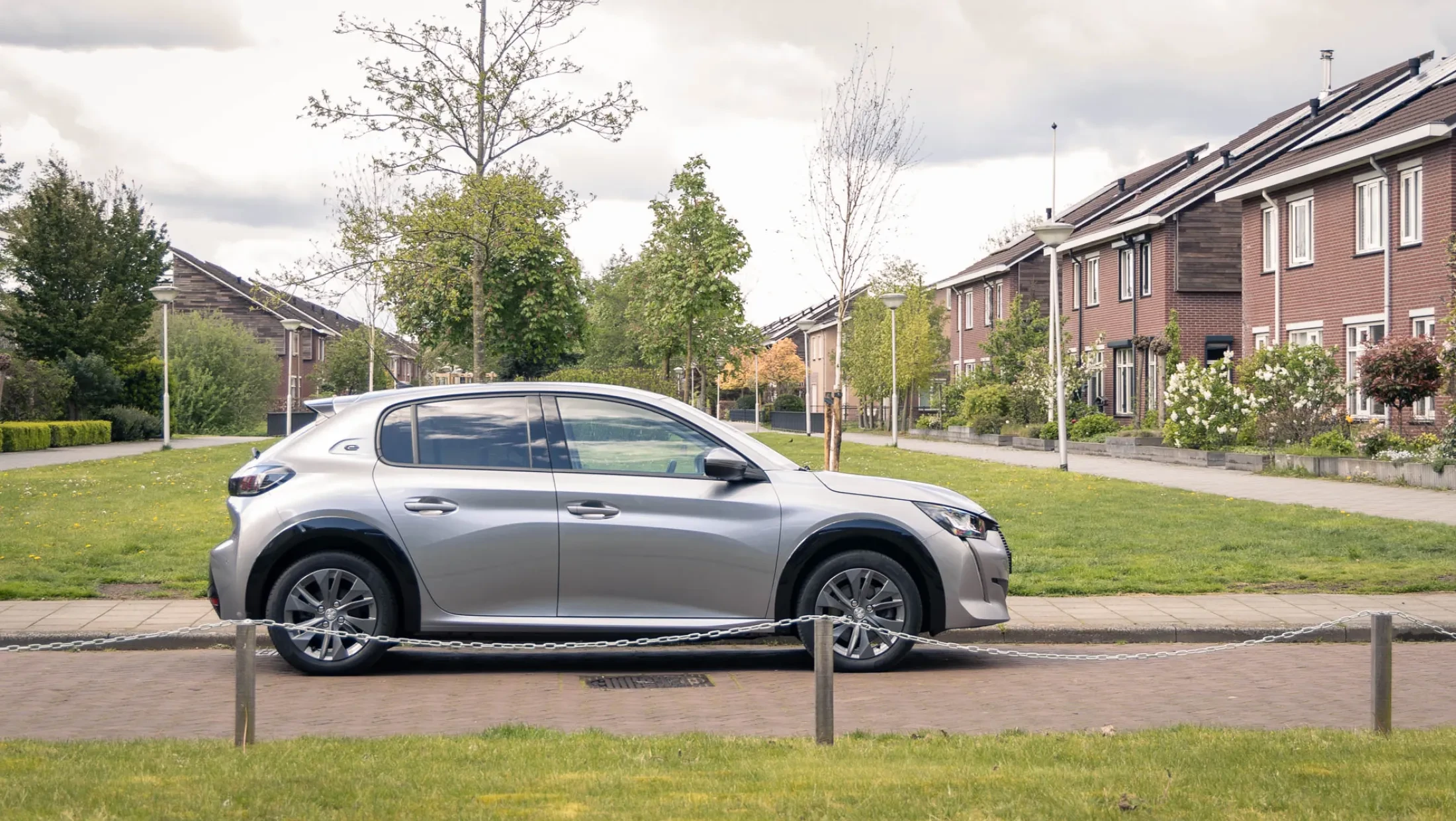 Peugeot e-208