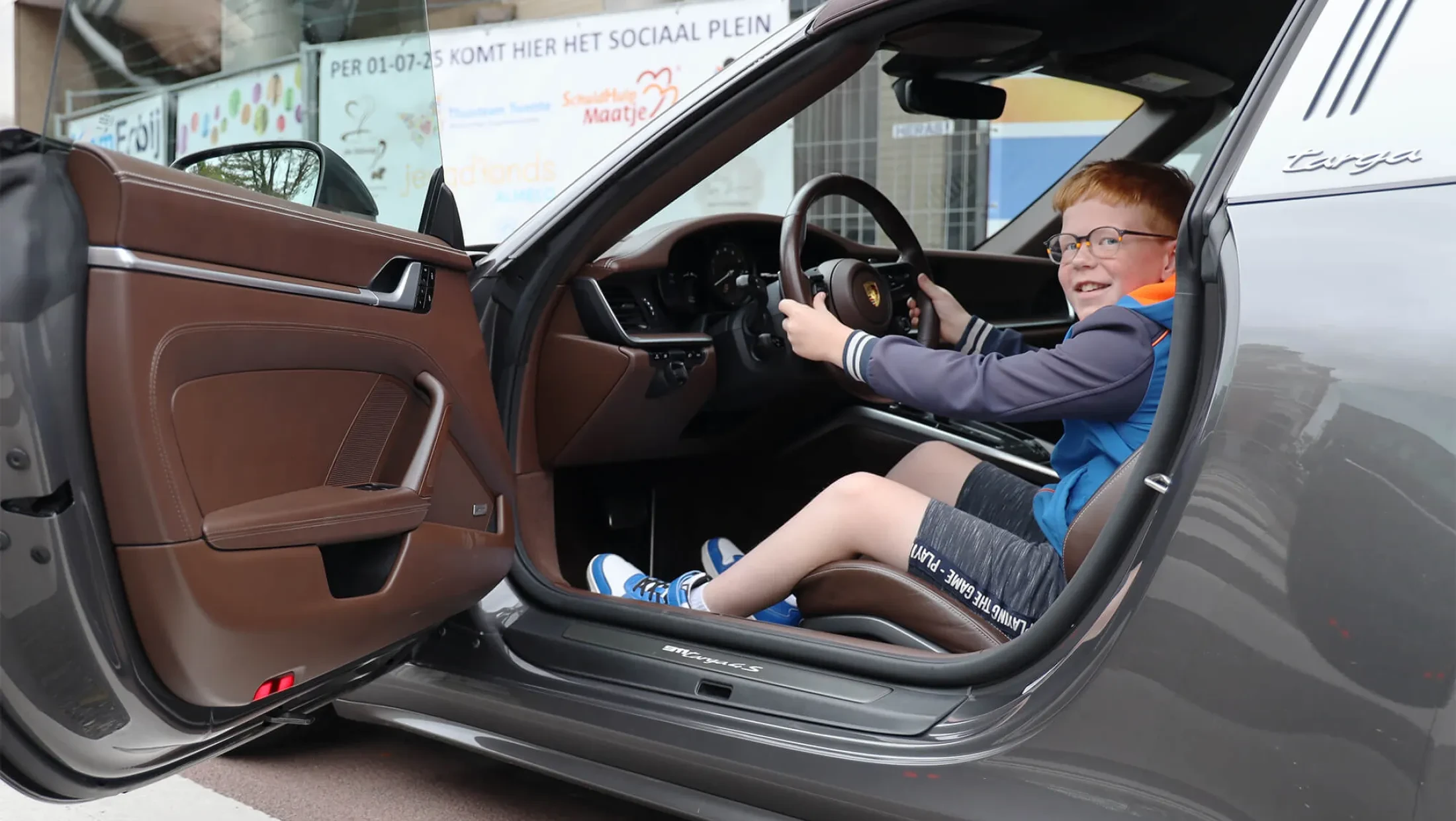Luuk-Porsche-Reclamekaravaan-Profronde-AutoHaarhuis