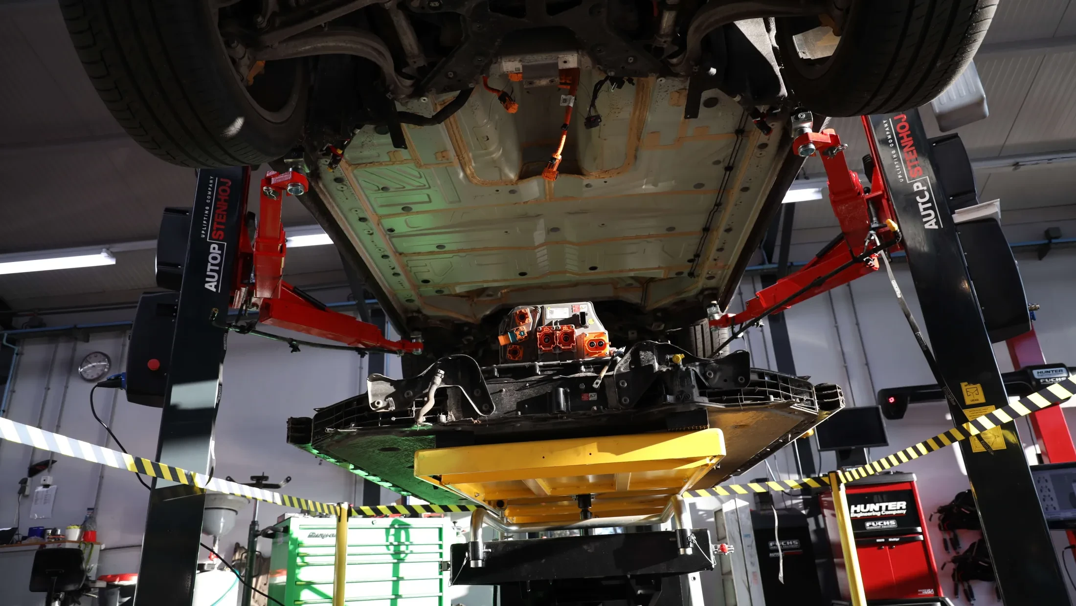 Audi-e-tron-SX6-hoogspanningsaccu-vervangen-repareren-AutoHaarhuis-vakspecialisten-werkplaats3