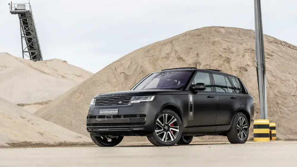 Range Rover P510e SV Intrepid Ligurian Black Satin (2)