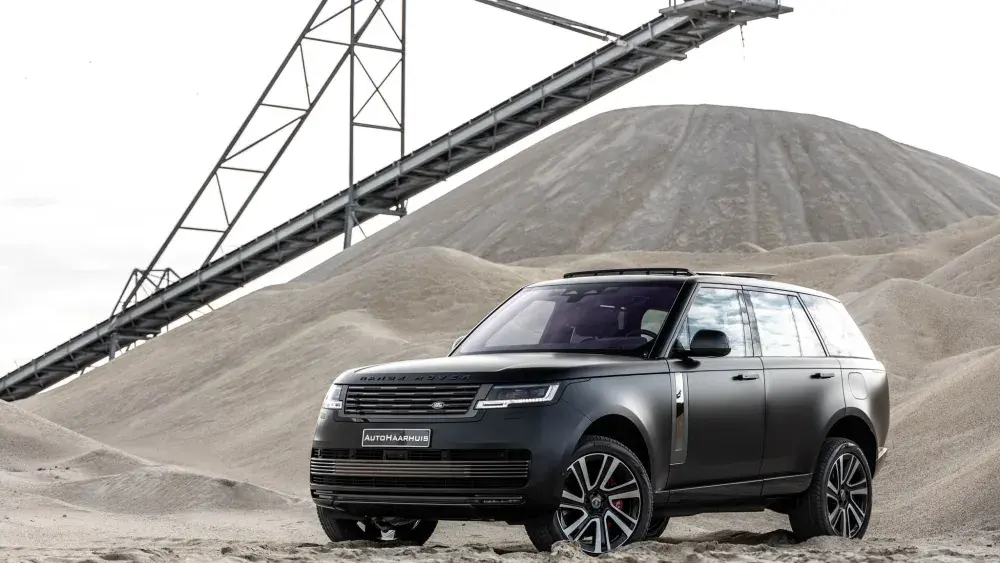 Range Rover P510e SV Intrepid Ligurian Black Satin (9)
