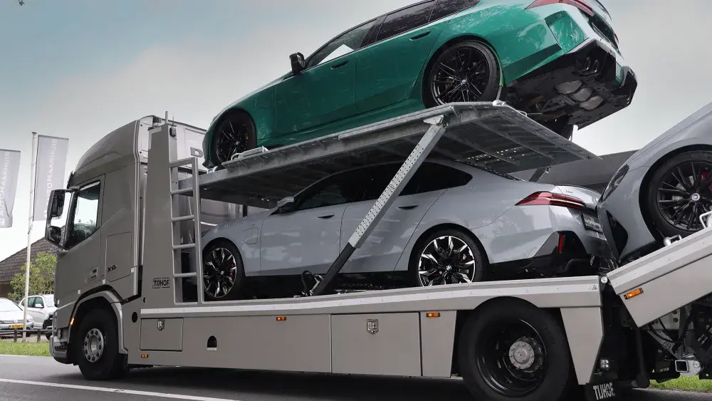 DAF-Tijhof-transporter-BMW's.jpg
