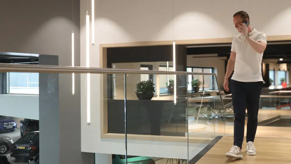 AutoHaarhuis-Lease-Persoonlijk-Contact-Micha-brug.jpg