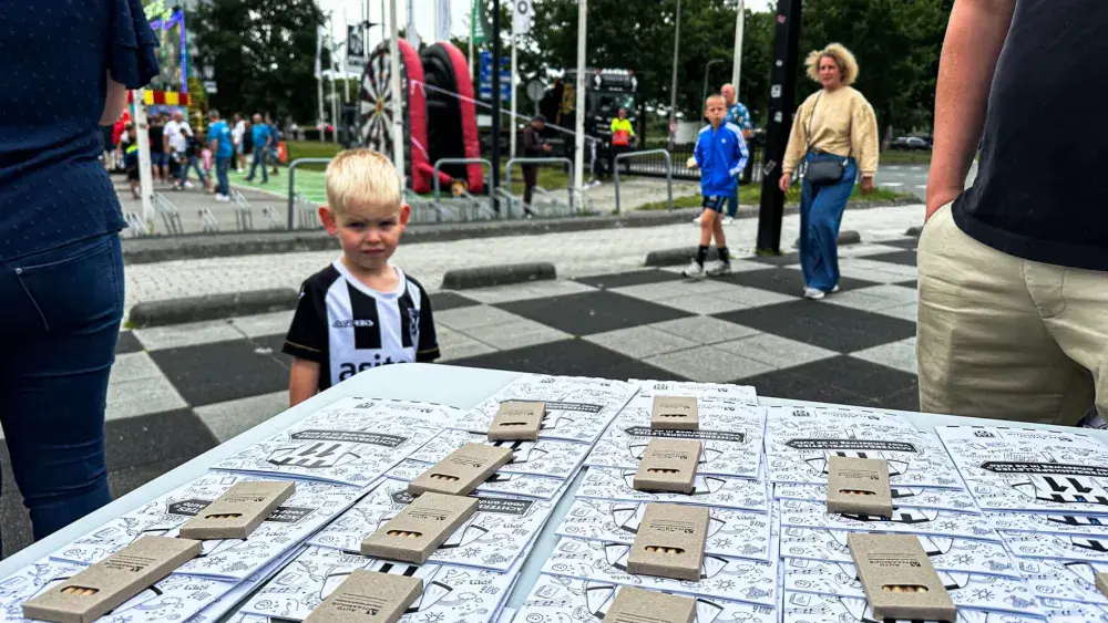 Achterbankspelletjesboekje Heracles Almelo AutoHaarhuis