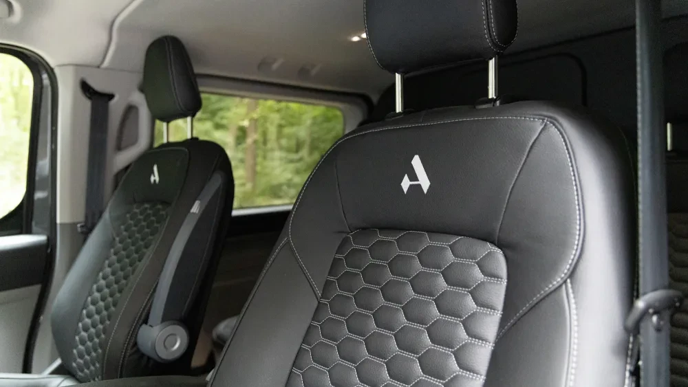 AutoHaarhuis-Customised-Bedrijfswagens-interieur-op-maat