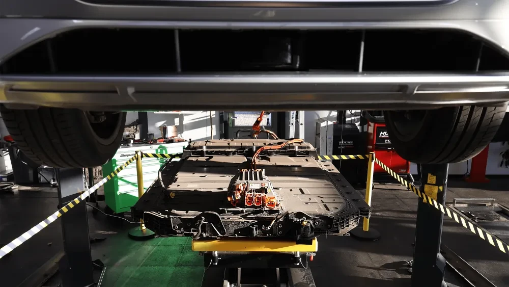 Audi-e-tron-SX6-hoogspanningsaccu-vervangen-repareren-AutoHaarhuis-vakspecialisten-werkplaats