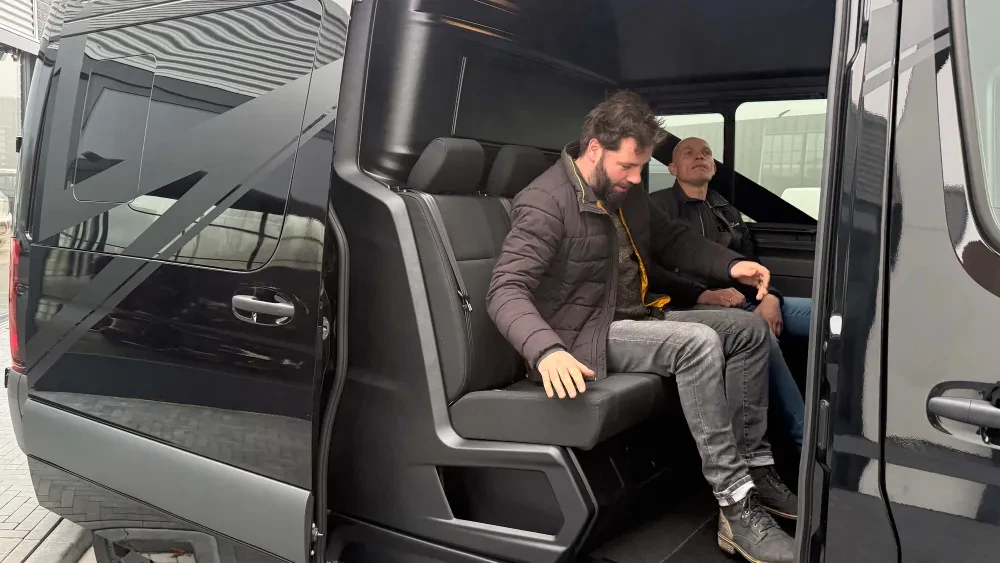 Bus-op-maat-voor-Bökkers-AutoHaarhuis-Bedrijfswagens