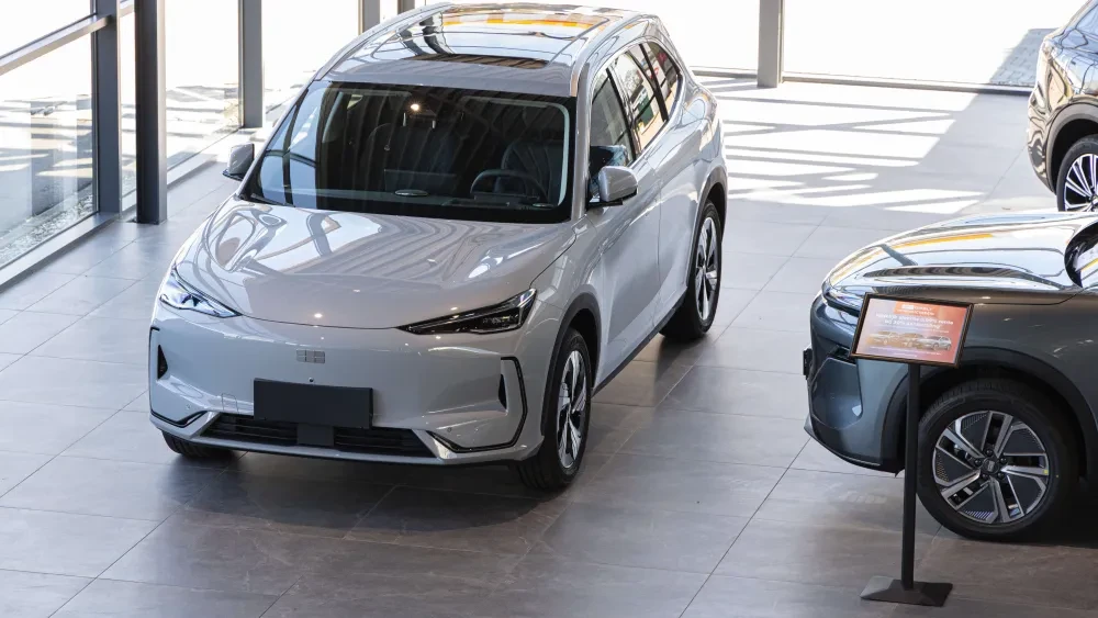 Geely-E5-in-showroom-AutoHaarhuis-Almelo