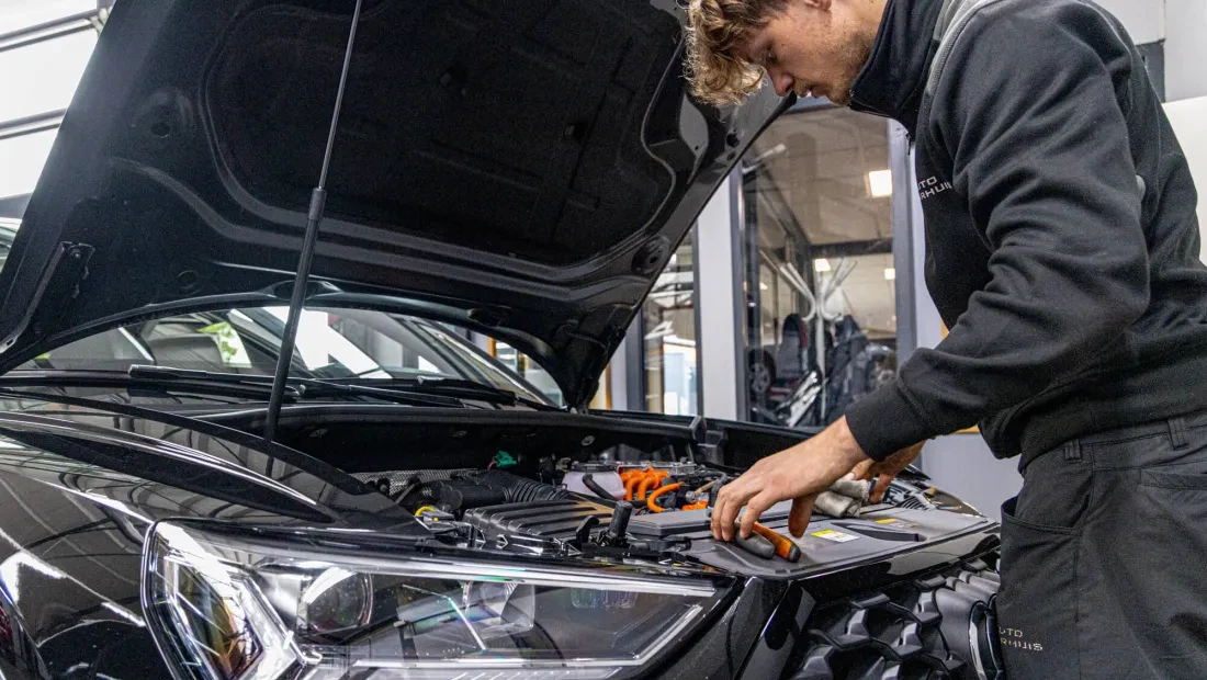 AutoHaarhuis-Diëgo-Serra-werkplaats