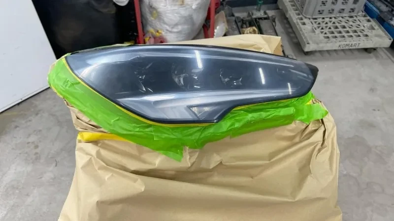 Koplamp-repareren-AutoHaarhuis-Schade