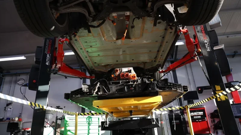 Audi-e-tron-SX6-hoogspanningsaccu-vervangen-repareren-AutoHaarhuis-vakspecialisten-werkplaats3