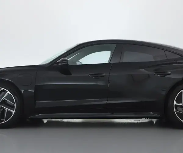Audi e-tron GT RS side profile